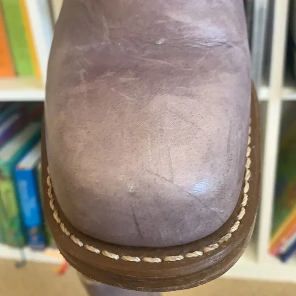 GORGEOUS FRYE Campus Boots in rare lavender color - Picture 10 of 10